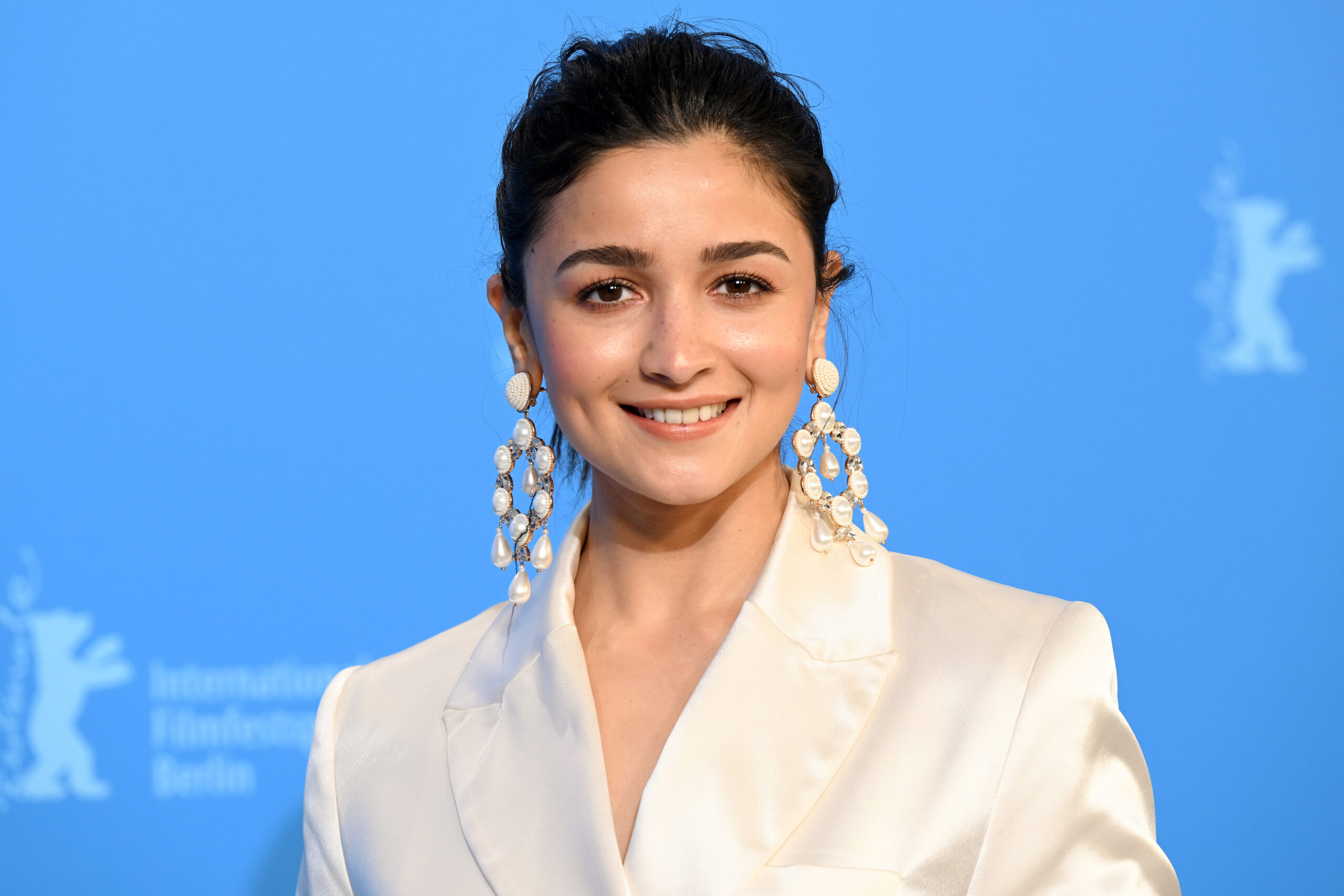 Alia Bhatt Biography: Inspiring Life Story, Career, Movies, Family & Achievements